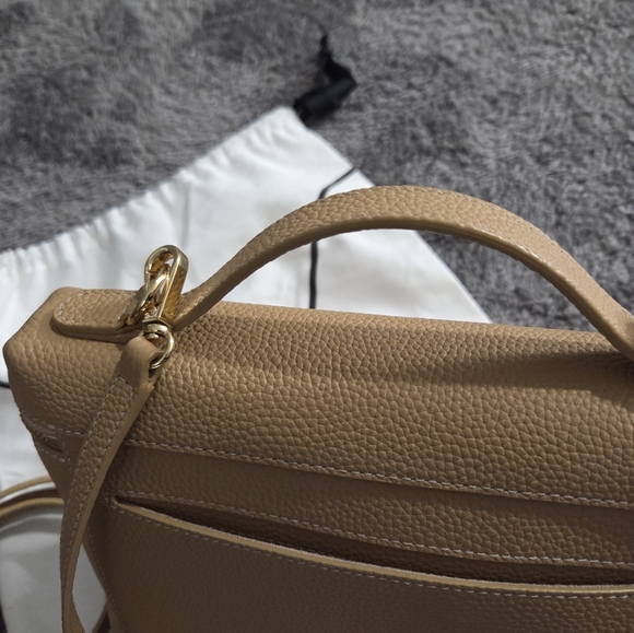 Oleada Elegant Tan Leather Handbag - Picture 14 of 15